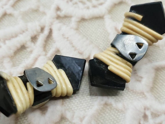 Vintage shoe clips, Black and cream celluloid bow… - image 3