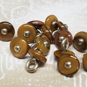 Vintage Button 14 dyed brown mother of pearl many matching tiny and beautiful assortment 1/3&quot; 8.5mm metal center pin, NOS (mar 730 23)