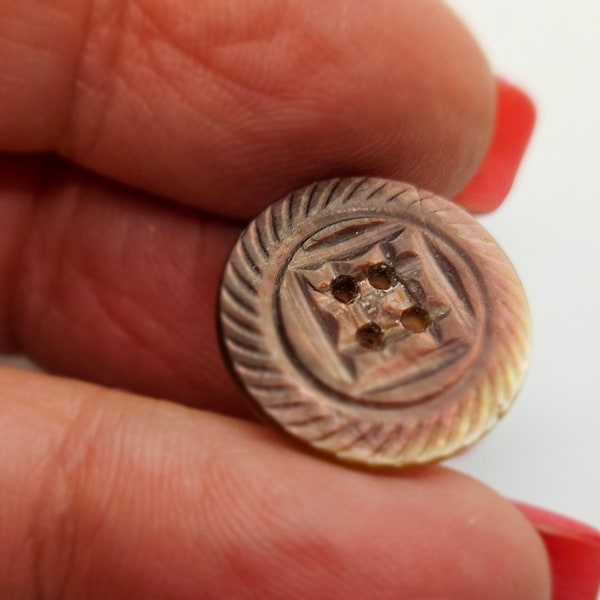 Vintage Buttons - 1 mother of pearl,incised tawny small size, 5/8" 16mm, sew thru(dec 100 23)