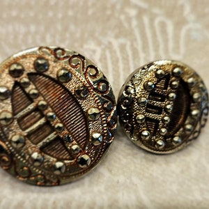 Vintage Buttons - lot of 2  matching Mother /daughter 7/8&quot; and 5/8&quot; belt buckle pink, silver luster glass, shank(aug 3 23)