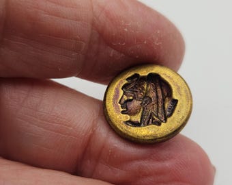 Vintage Button 1 button, design, carved small 5/8" 16 mm waistcoat button Collector metal Roman Soldier Cameo, (mar 935 26)
