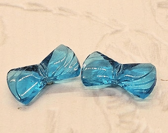 Vintage Button 2 matching aqua marine color carved bow shape glass 7/8" 22mm medium (feb 10 26)