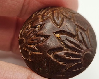 Vintage wood Button -1 large novelty carved, flower design, 1" 25.5mm metal shank  ( mar 735 26)