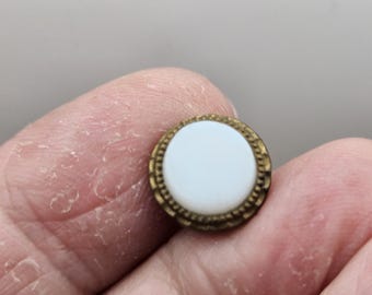 Vintage Button, 1 white glass center waistcoat 7/16" 11mm brass metal Victorian (mar 946 24)
