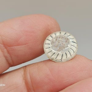 Botones vintage - 1 dije de vidrio transparente prensado pintado al reverso, diseño de cordón pequeño de 1/2" 13 mm, vástago (mar 676 26)