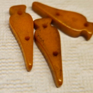 Vintage Button, 3 matching, 1 inch, 25.5mm butterscotch, carrots Bakelite design, sew thru (jun 370 23)