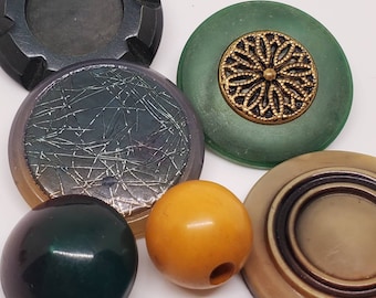 Vintage Buttons lot of 5 Mid Century Modern assorted small to large green, brown, butterscotch celluloid and Bakelite designs,(jul 601 22)