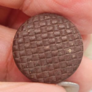 Vintage Buttons - 1 Collector basketweave early rubber mid 1800 Goodyear Rubber Co.  stamped 1851, shank, 11/16&quot; 17.5mm (feb 141 24)
