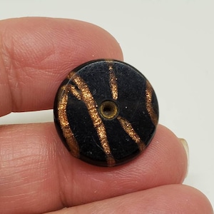 Vintage Buttons - lot of 1 medium 13/16&quot; 20.5mm black gold aventurine glass design Victorian, metal back and shank (jun 363 22 )