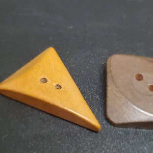 Bottoni vintage, 2 grandi forme divertenti in legno, 1&quot; 25,5 mm, 1 1/4&quot; 32 mm, nuovi di zecca (settembre 624 22)