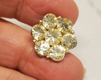 Vintage buttons, 1 beautiful flower design medium size, 11/16 19mm Rhinestones(nov 45 22)