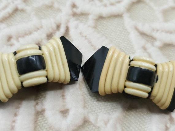 Vintage shoe clips, Black and cream celluloid bow… - image 2
