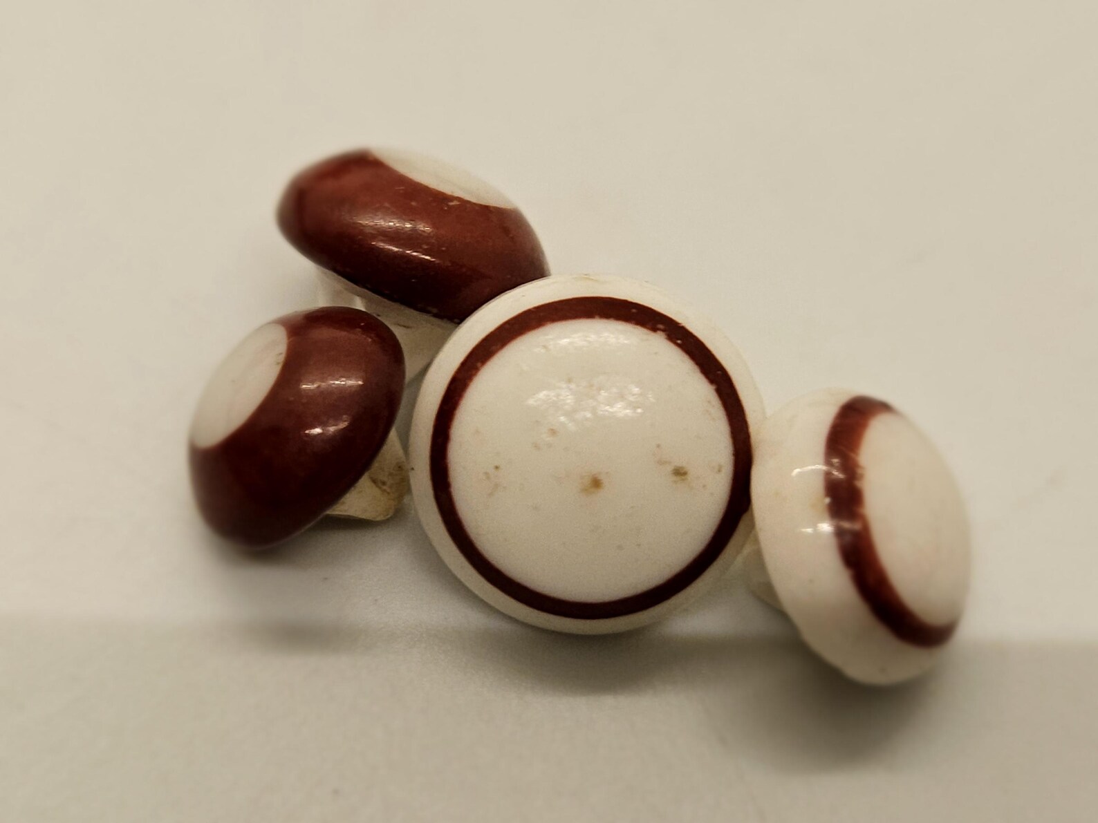 Vintage Buttons -4 Small Matching Brown and White Ringer China Design ...