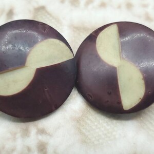 Vintage Buttons - 2 light weight celluloid medium 7/8&quot; 22mm, wine and off white carved with shanks (oct 407 21)