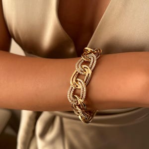 Gold Chain Bracelet | Bold Chunky Design | Elegant Statement Bracelet for Women 7 inch 18 cm