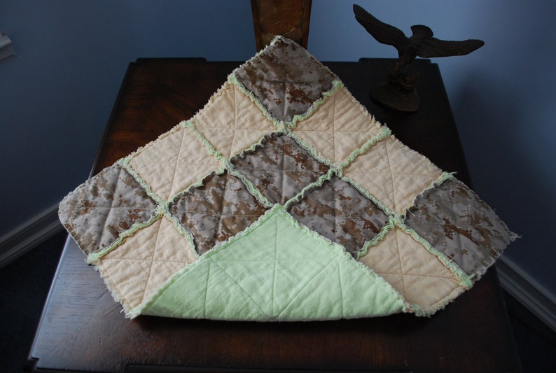 21 x 21 made by USMC Hobbyist USMC MARPAT Desert Camouflage Lovie Baby Rag Quilt License 19097