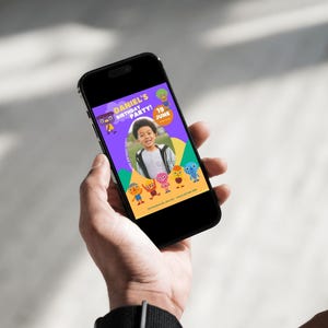 Uitnodiging voor verjaardagsfeestje met supereenvoudige liedjes, aangepaste fotovideo