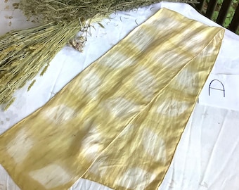 Pañuelos de seda Shibori teñidos a mano con tintes vegetales artesanales. Diseños naturales, hermosos, complejos, sutiles y de bajo impacto. Diseños originales y tradicionales únicos.