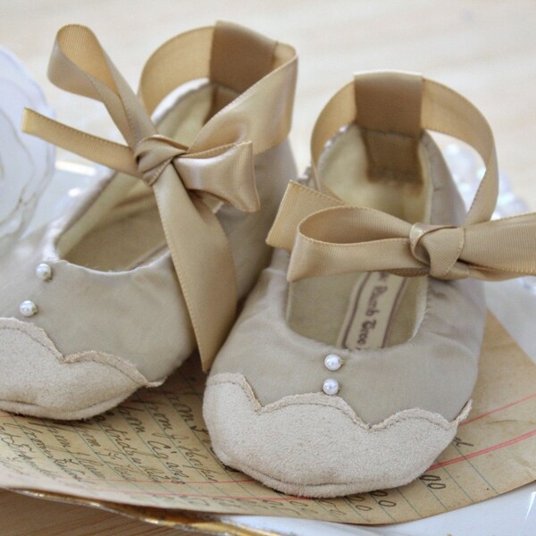 Antonia baby booties/shoes