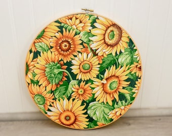 Arazzo da parete in tessuto vintage con girasole in telaio da ricamo