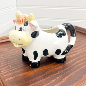 Vintage Ceramic Cow Creamer: Kitschy Farmhouse Kitchen Decor