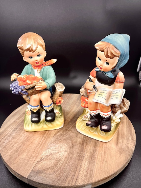ENESCO エネスコ ヴィンテージ　レトロ置物 Vintage Enesco Figurines: Porcelain Girl With Book & Boy With