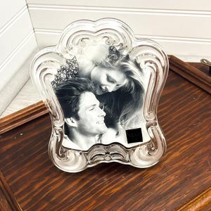 Vintage Frosted Glass Picture Frame: Crystal Flower Design (4x6)