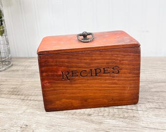 Vintage Wooden Recipe Box with Lid - 1940's Kitchen Decor
