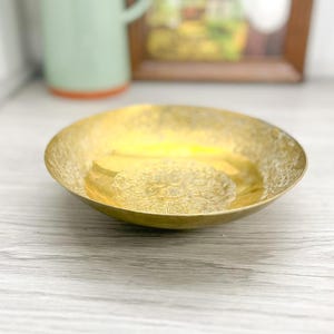 Vintage etched brass bowl - Floral Brass Trinket Dish - Brass Footed Bowl - Made in India - Midcentury Modern Brass Bowl