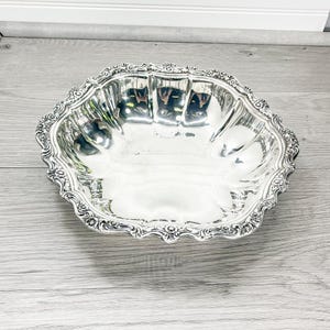 Bandeja de servir em prata vintage: borda ornamentada Art Nouveau