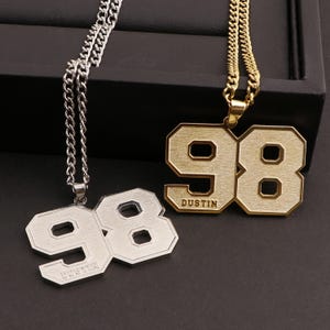 Collana con numero inciso personalizzato con catena, ciondolo con numero sportivo personalizzato con qualsiasi nome, collana con numero di giocatore di una squadra sportiva