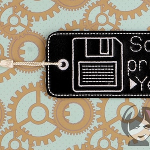 Può includere: Segnalibro nero con un'icona di floppy disk bianca e il testo "Salva il tuo progresso? Sì No".