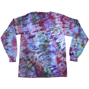 Mittelgroßes Longsleeve T-Shirt - Herren & Damen Unisex Batik T-Shirt - handgefärbtes Batik T-Shirt für Geschenk oder Festivalmode - mystisch prple