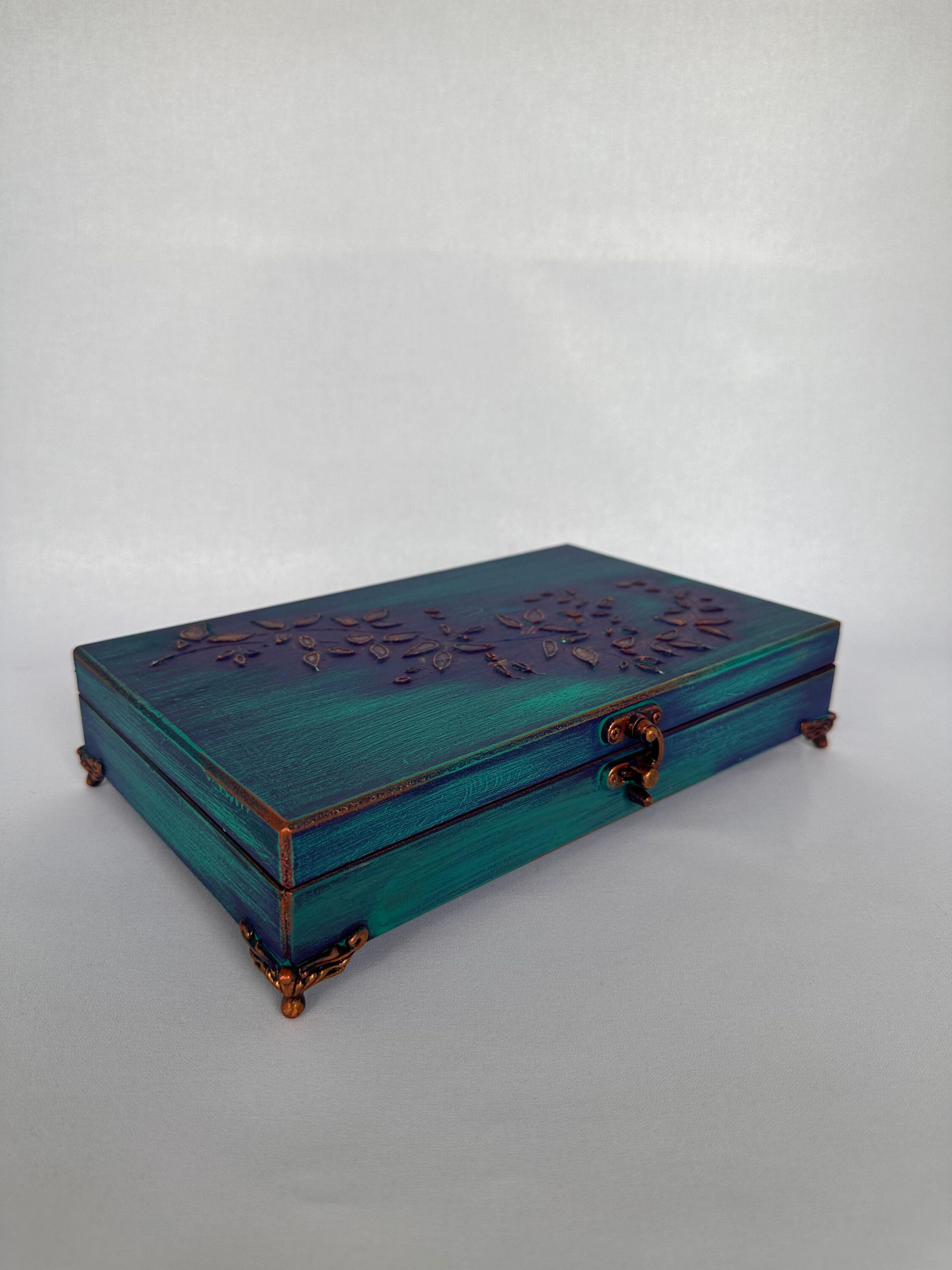 Embossed Luxury Retro Jewelry Box, Antique Style Wooden Souvenir Box — free download