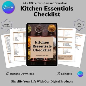 Könnte beinhalten: Eine digitale druckbare Checkliste für Küchenutensilien. Die Checkliste befindet sich auf einem Tablet-Bildschirm mit braunem Holzhintergrund und verschiedenen Gewürzen in Schalen. Der Text auf der Checkliste lautet "Kitchen Essentials Checklist" und "Your Name Goes Here".