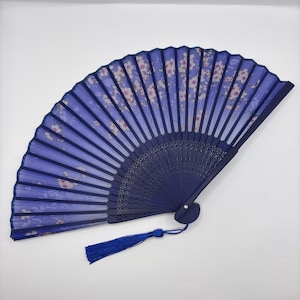 ブルーハンドファン、花柄ファン、夏用ファン、ブルーフラワーファン、ヴィンテージファン、装飾ファン、エレガントファン、ハンドヘルドファン、夏用ファン