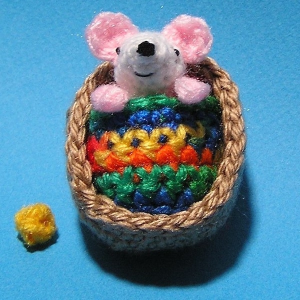 PDF Crochet Pattern TINY MOUSE in Walnut Shell (English only)