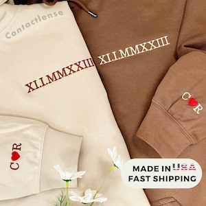 Aangepaste geborduurde hoodie met Romeinse cijfers - cadeau voor koppels - gepersonaliseerde cadeaudatum hoodie initiaal op mouw - verlovingen, cadeau 1e verjaardag
