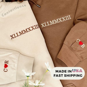 Op maat gemaakte hoodie met geborduurde Romeinse cijfers, gepersonaliseerde cadeau-hoody met initiaal op mouw, verlovingscadeau en 1e verjaardag
