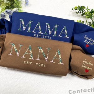 Embroidered Floral Mama Sweatshirt With Kids Name on Sleeve, Personalized Nana/Auntie/Grandma/ Gigi Sweatshirt, Mothers Day Gift for Mom