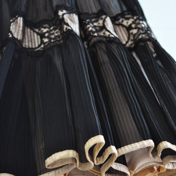 1950s Crinoline Petticoat Slip Crimped Pleated Net Tulle Full Circle Dancing Black RIbbon Lace