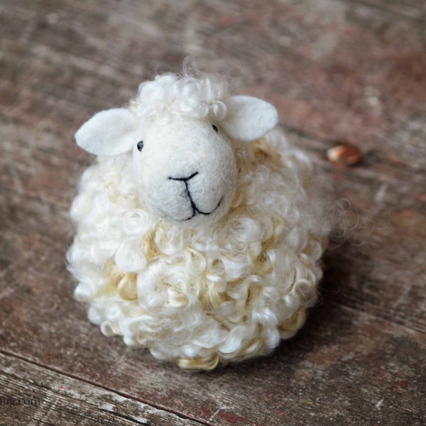 Needle Felted Lamb - Primitive wool Sheep