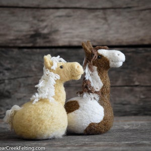 Horse Needle Felting Kit for Beginners - DIY Craft Kit - Make Your Own Palomino or Paint Horse - Perfect Gift for Crafters