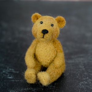 Beginner&#39;s Bear Needle Felting Kit - DIY Wool Felted Bear with Cushion, Needles & Step-by-Step Instructions