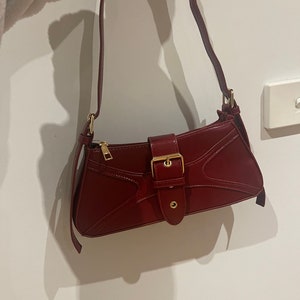 Sac boucle en cuir rouge bordeaux