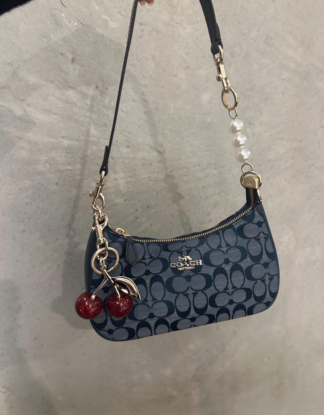 バッグ 00s Coach enamel shoulder bag black y2k 00s Coach enamel shoulder bag black y2k - メルカリ