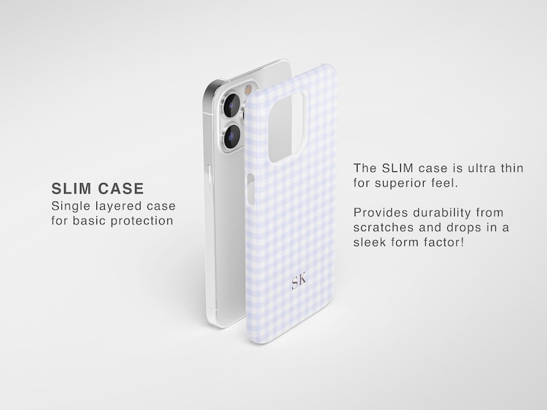 Puede incluir: Una funda de tel&eacute;fono delgada con un patr&oacute;n de cuadros vichy en color lila claro y blanco, con las letras SK impresas en negro. El texto SLIM CASE Single layered case for basic protection y The SLIM case is ultra thin for superior feel. Provides durability from scratches and drops in a sleek form factor! es visible.