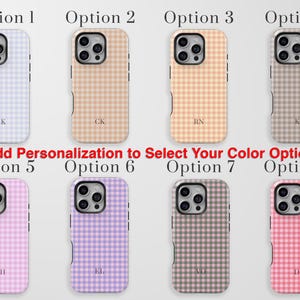 Puede incluir: Ocho fundas para smartphone dispuestas en dos filas, cada una con un patr&oacute;n de cuadros vichy &uacute;nico en varios colores pastel y vivos. Cada funda incluye un monograma personalizado de dos letras y el texto Add Personalization to Select Your Color Option.