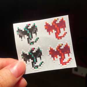 Calcomanía de pixel art de dragón / Calcomanía de vinilo de monstruo de fantasía medieval DND / Calcomanía de jugador / Calcomanía pequeña para computadora portátil / Decoración de estación de juego