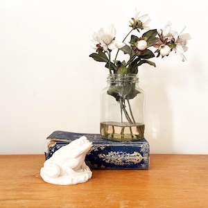 vintage 90s White Alabaster Bullfrog Frog Realistic Garden Office Decor Figure Figurine // Made in Greece